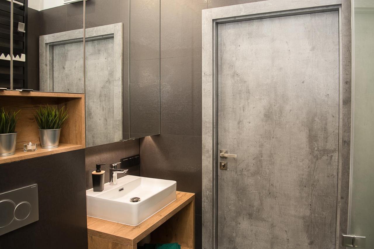 Wola Loft Apartment وارسو المظهر الخارجي الصورة
